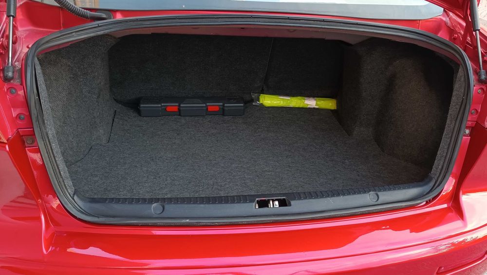 Mitsubishi Lancer 1.5 gasolina, 2009, só 121.800 Km. Excelente.
