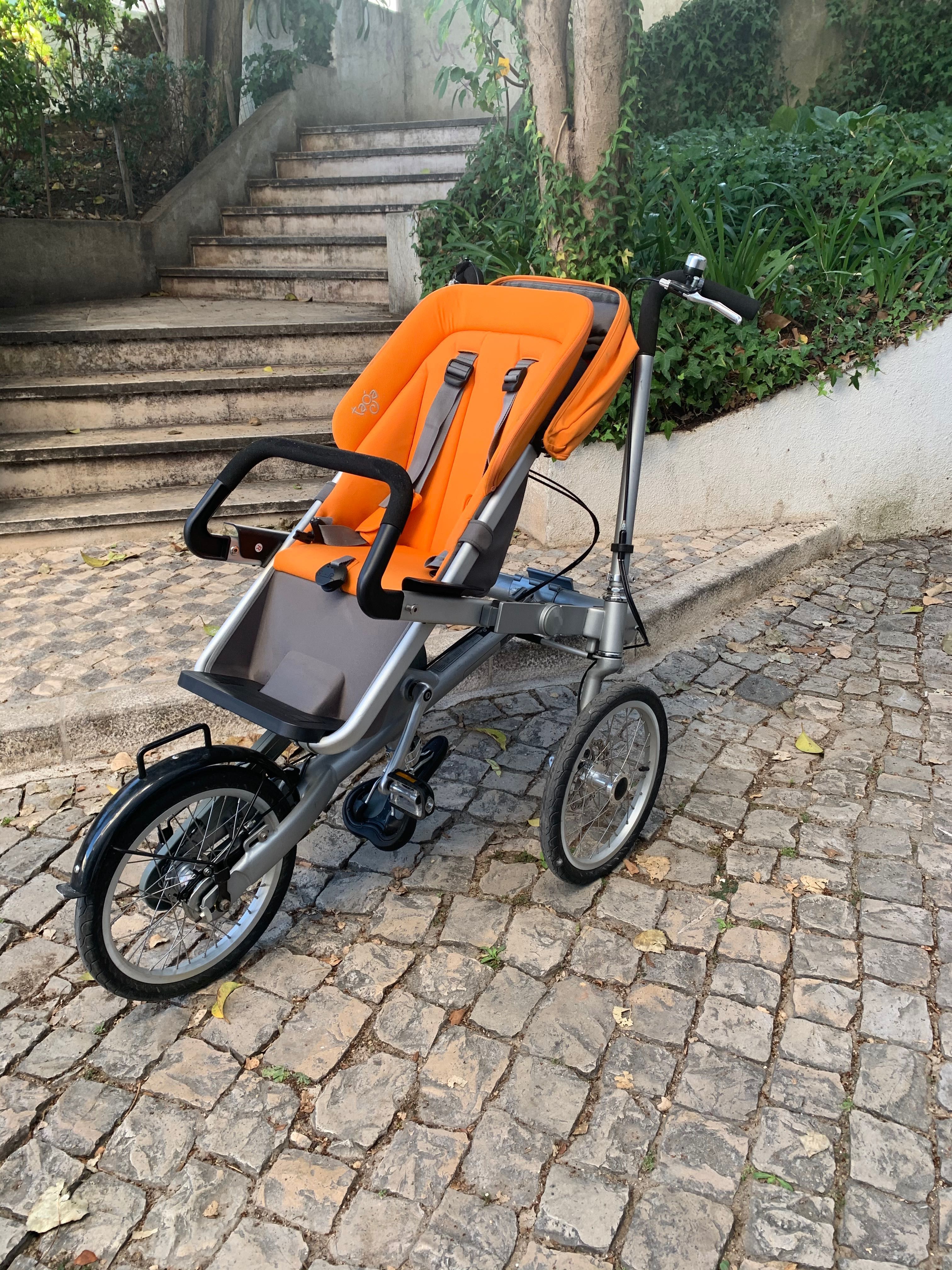 Bicicleta com cadeira de bébé incorporada