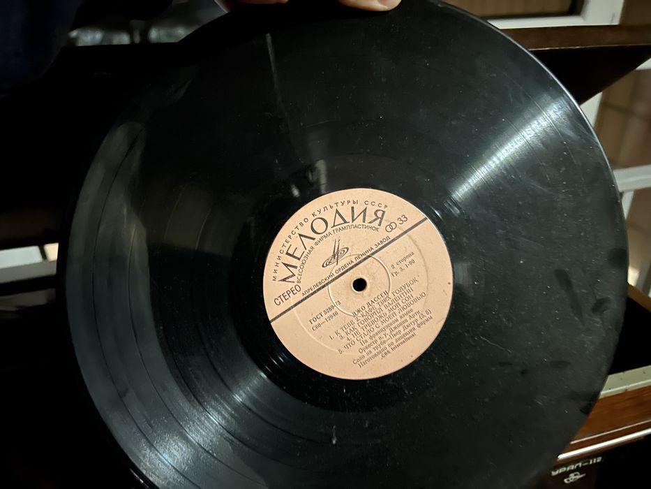 вініловий програвач (радіола) + вініл платівки