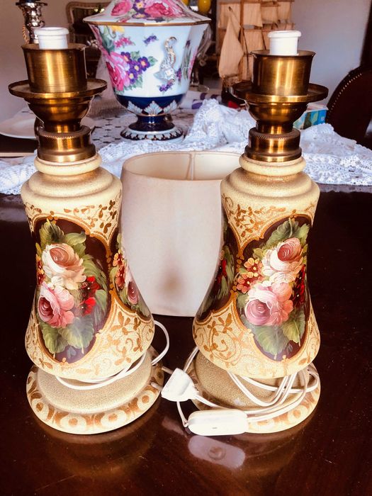 Candeeiros em cerâmica pintados à mão