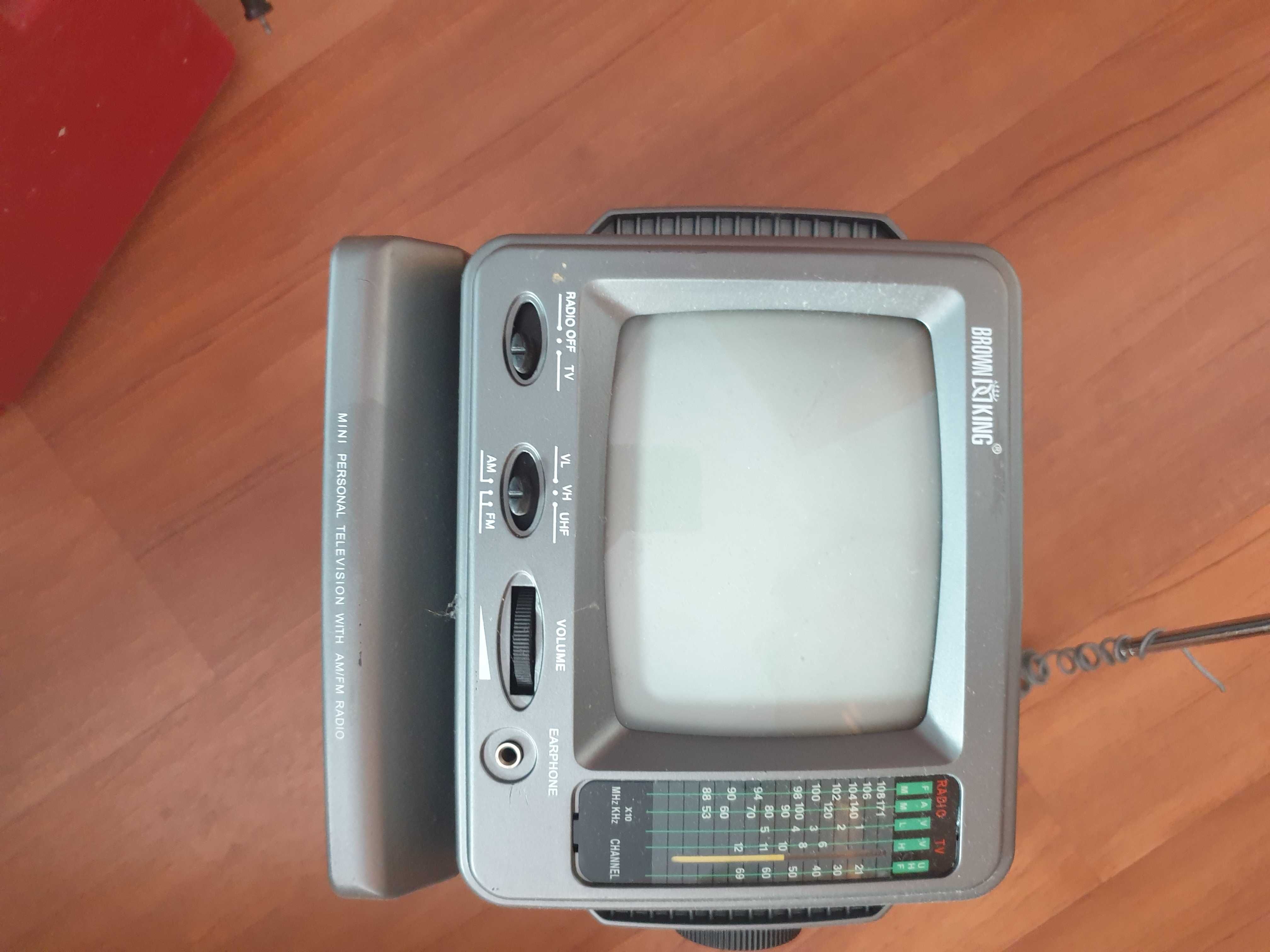 Telewizorek podróżny, sprawny do przestrojenia