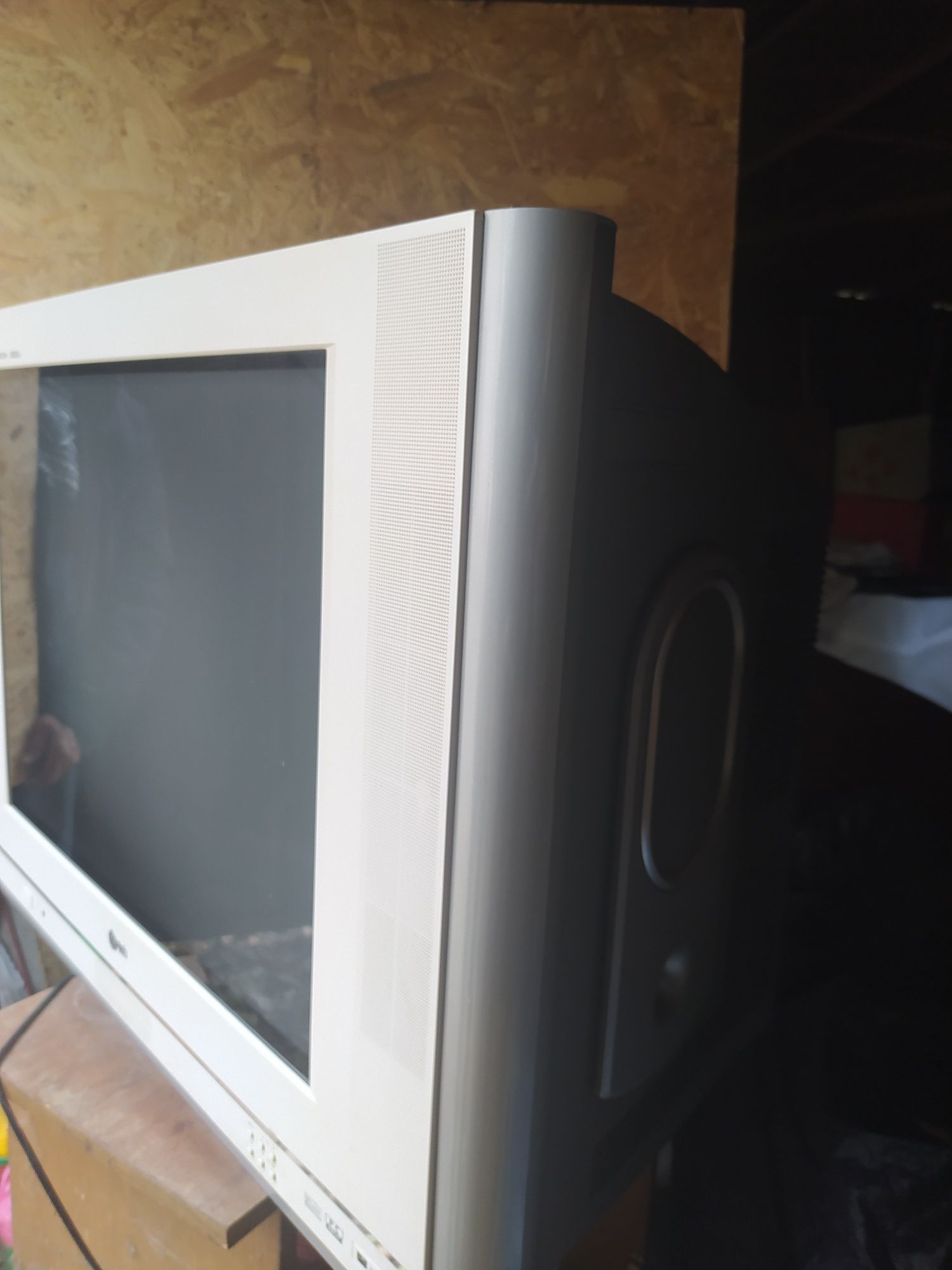 Телевизор LG Flatron 100 Hz Digital