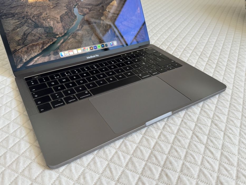 Macbook Pro - Intel i5 | 8GB Ram | 256 GB SSD