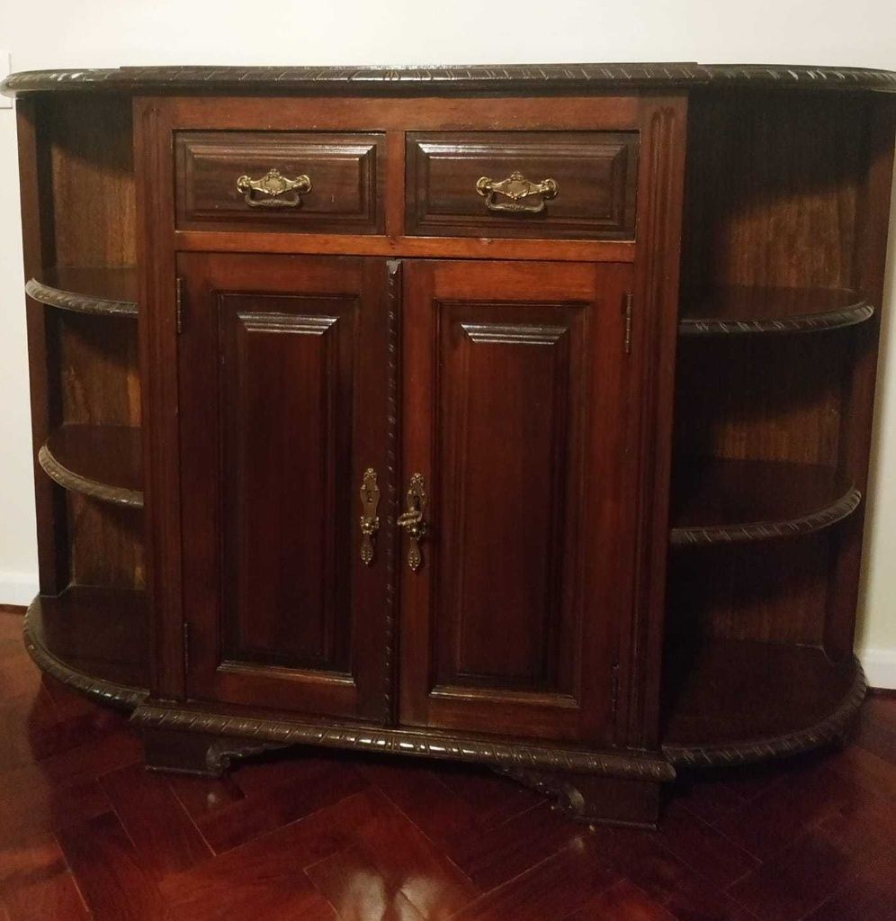 Aparador de sala em madeira maciço