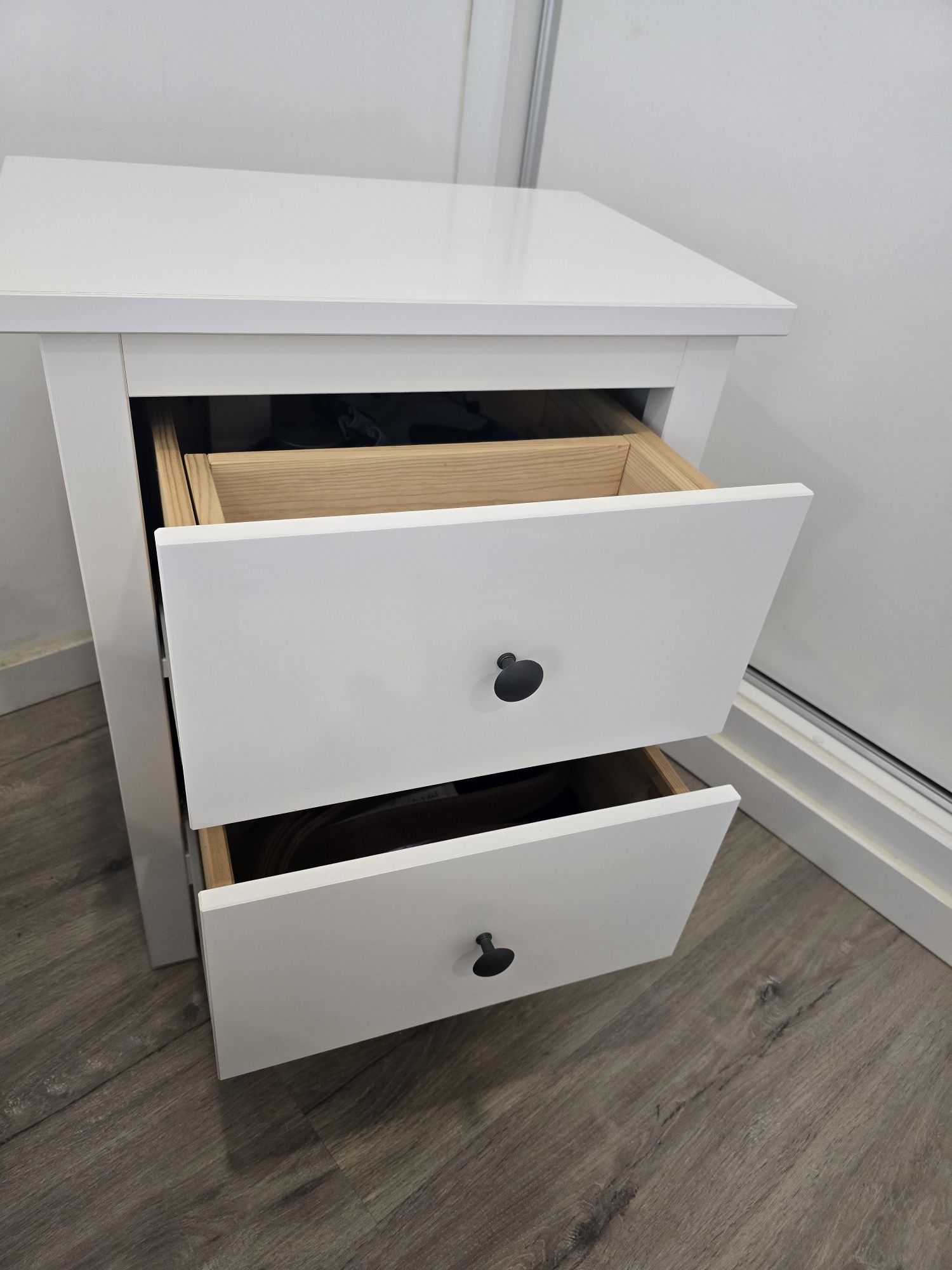 2 mesas de cabeceira Hemnes (ikea)