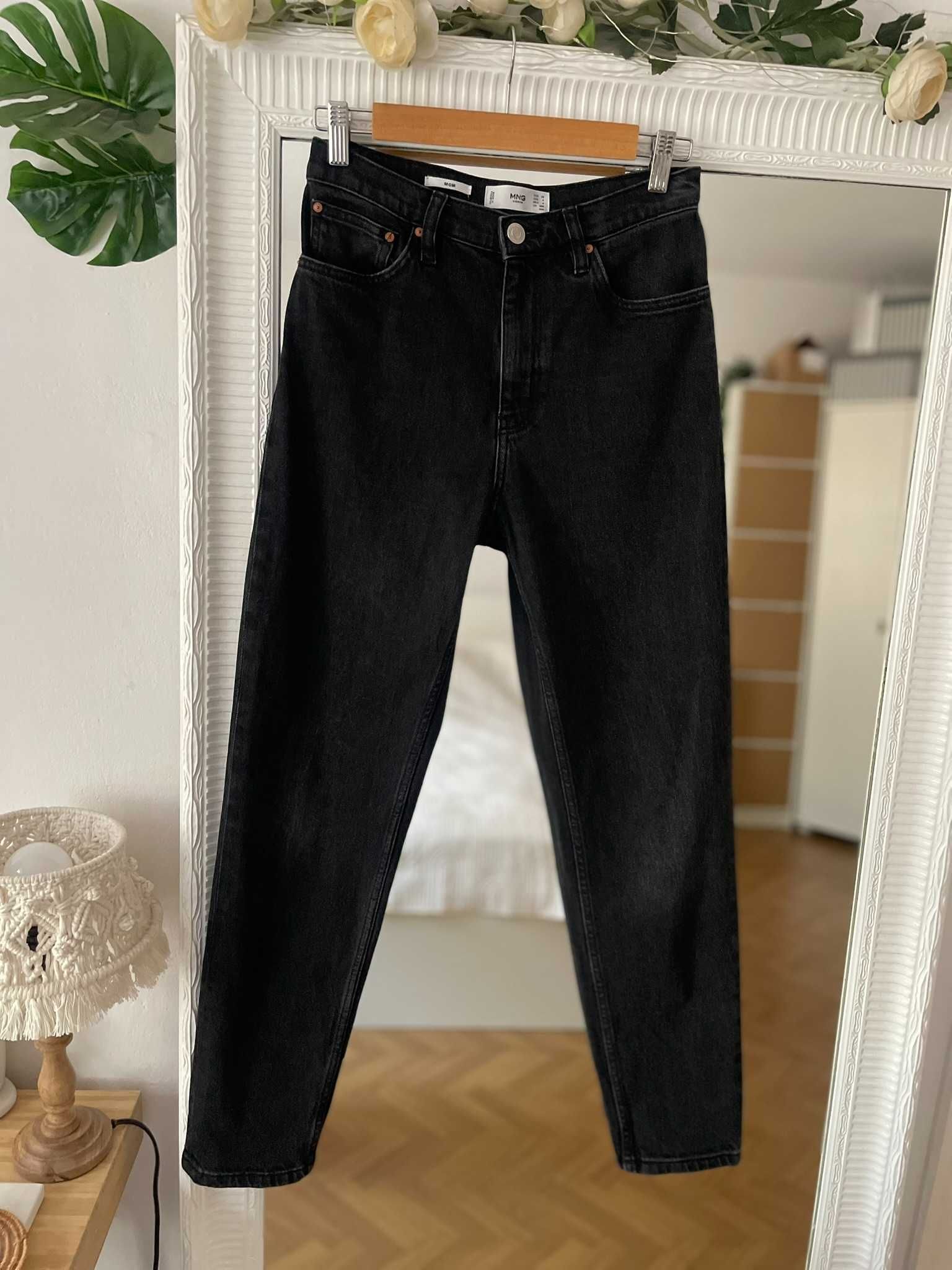 MNG Mango spodnie mom jeans czarne efekt sprania wysoki stan S 36
