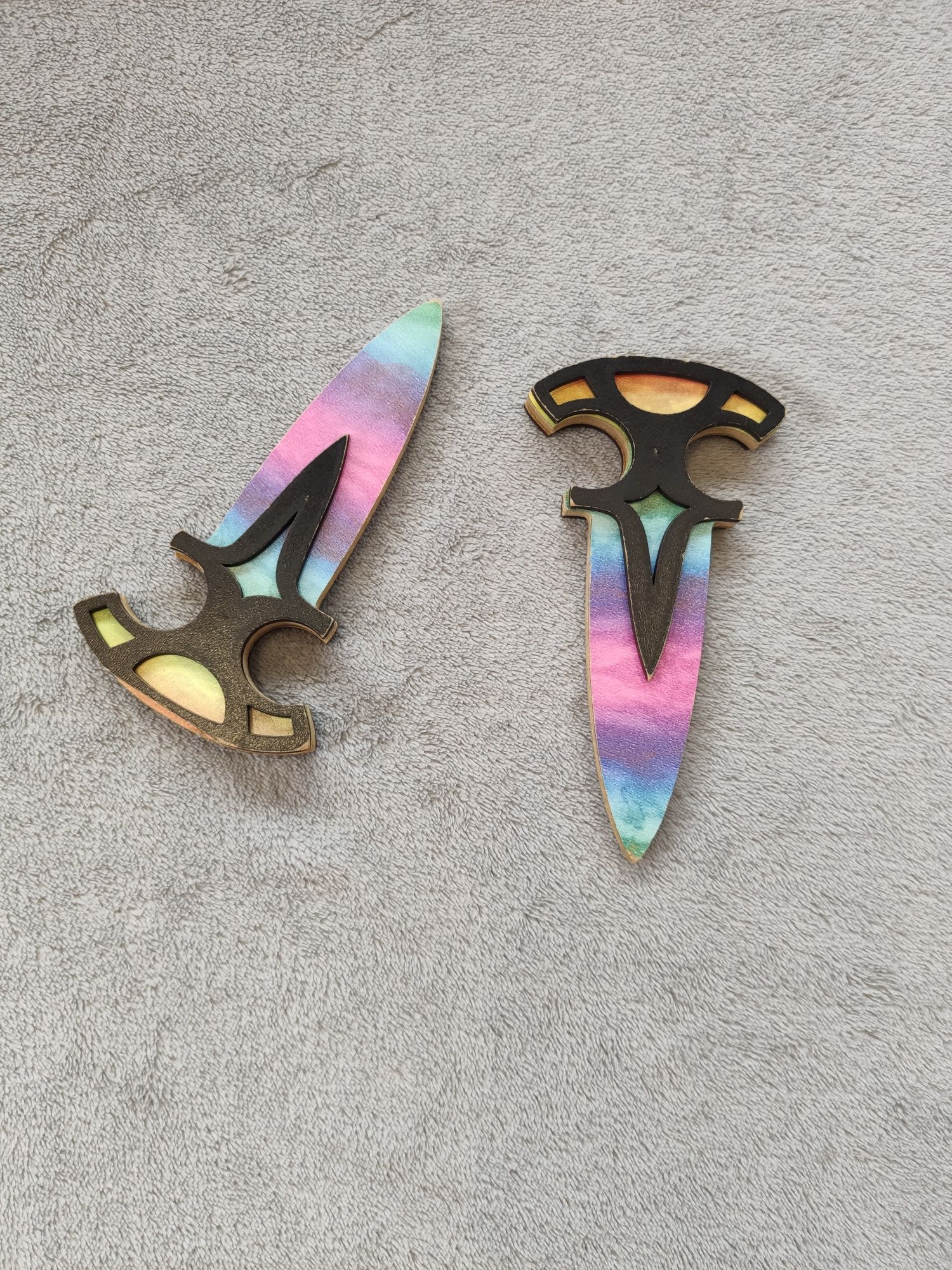Drewniany nóż Shadow Daggers (sztylety cienia) z CS:GO/CS2
