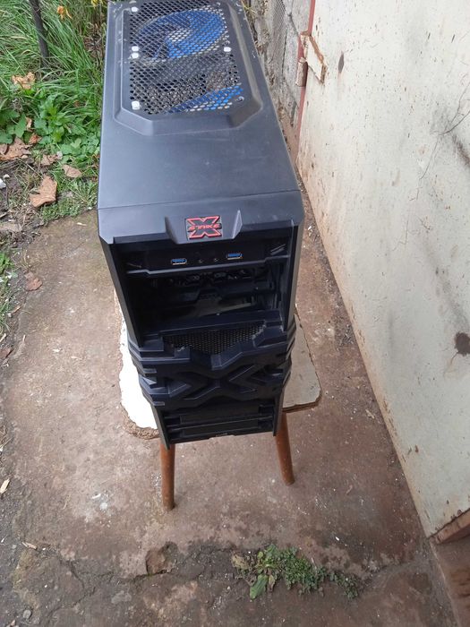 Продам корпус комп'ютера з кулєрами.