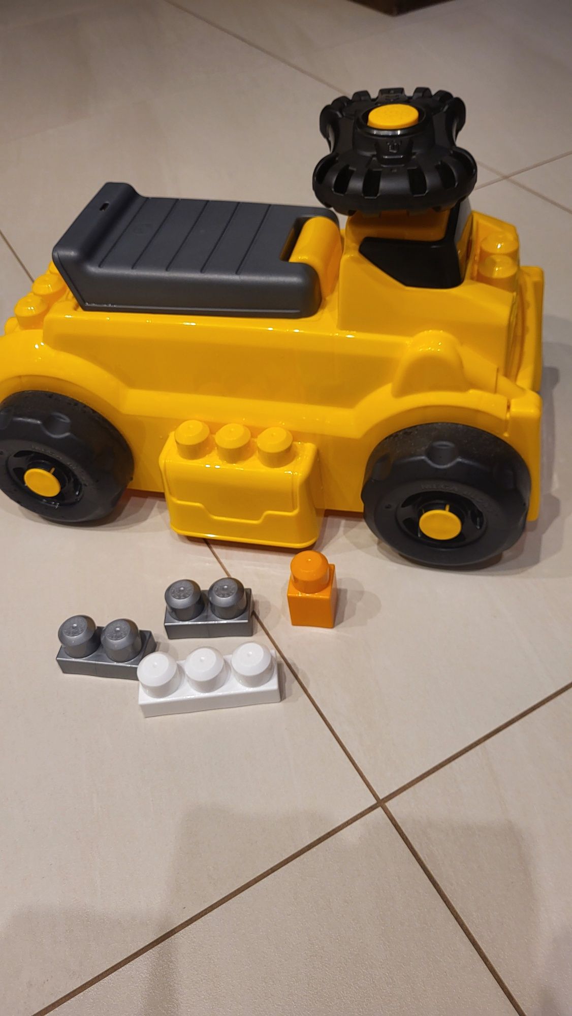 AUTKO chodzik do odpychania wraz z klockami CAT MEGABLOKS