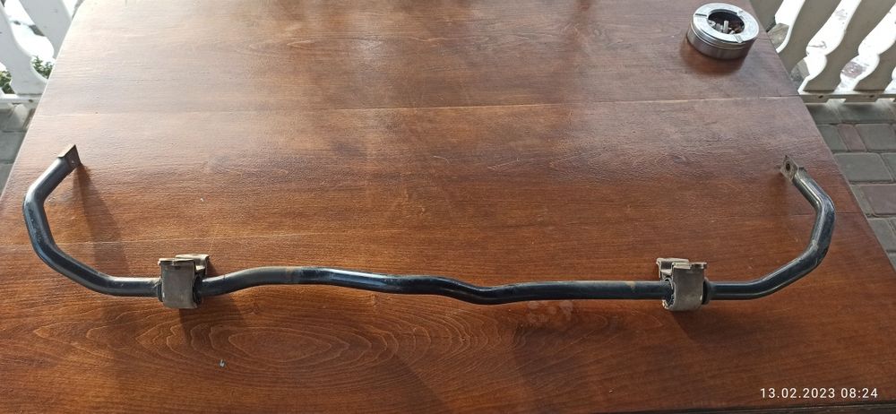 Стабилизатор передний 3T0411303E