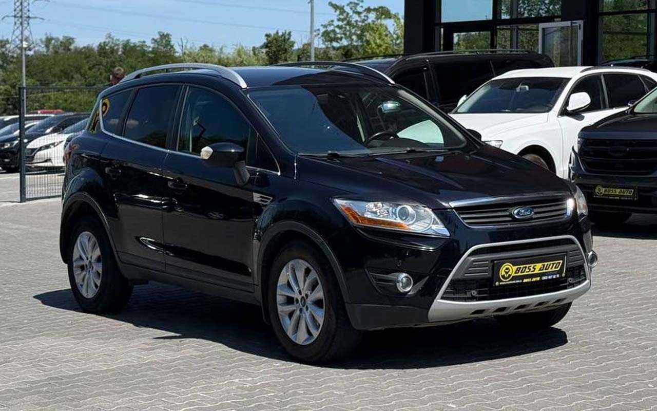 Ford Kuga 2012 року