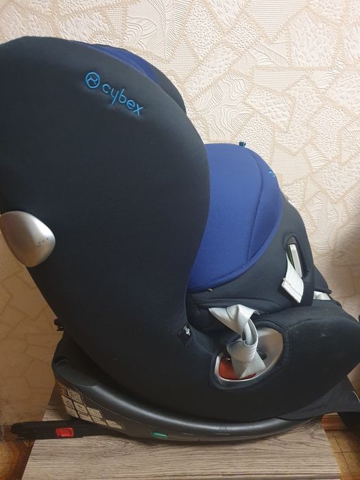 Продам автокресло cybex с базою изофикс