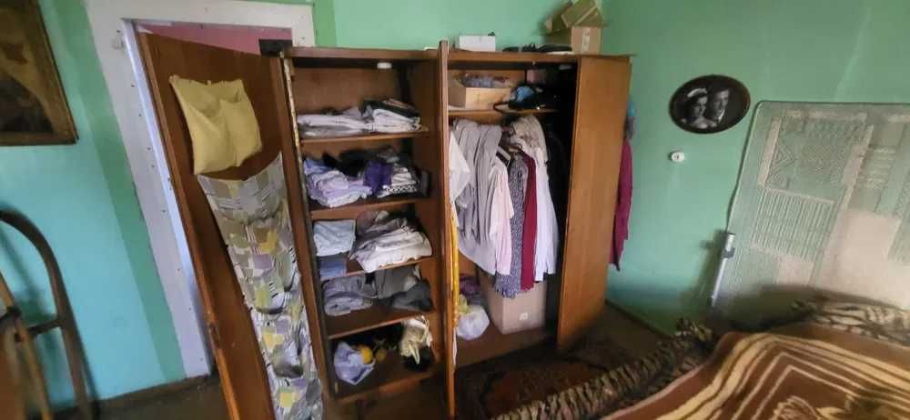 Szafa bardzo stara w ładnym stanie 3 drzwi szer 180 wys 180