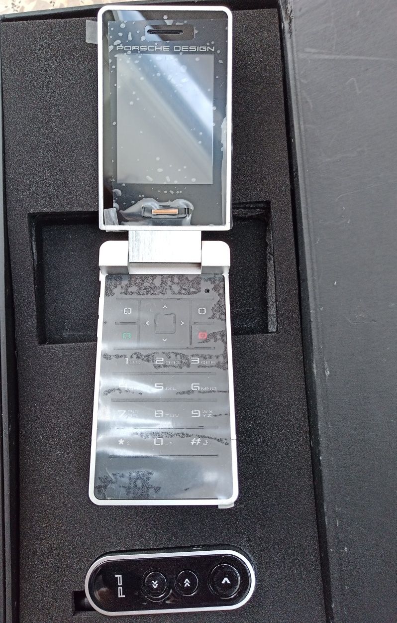 Vendo telemóvel Porsche design P9521 novo ainda com películas