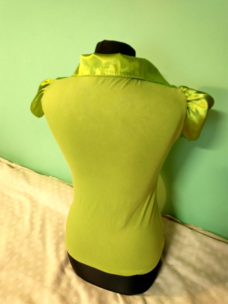 Zielona bluzka damska .