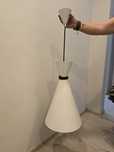 Lampa wisząca na czarnym sznurku