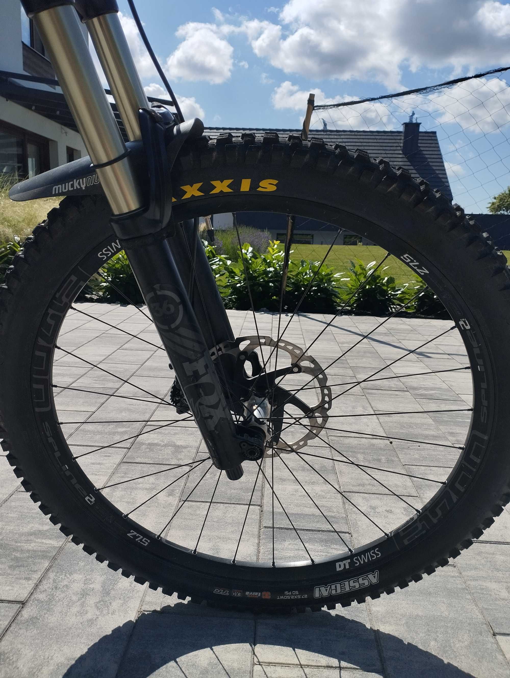 Rower Enduro Canyon Strive CF 8.0, rozmiar L, karbonowy