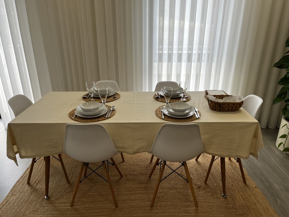 Mesa de jantar e cadeiras