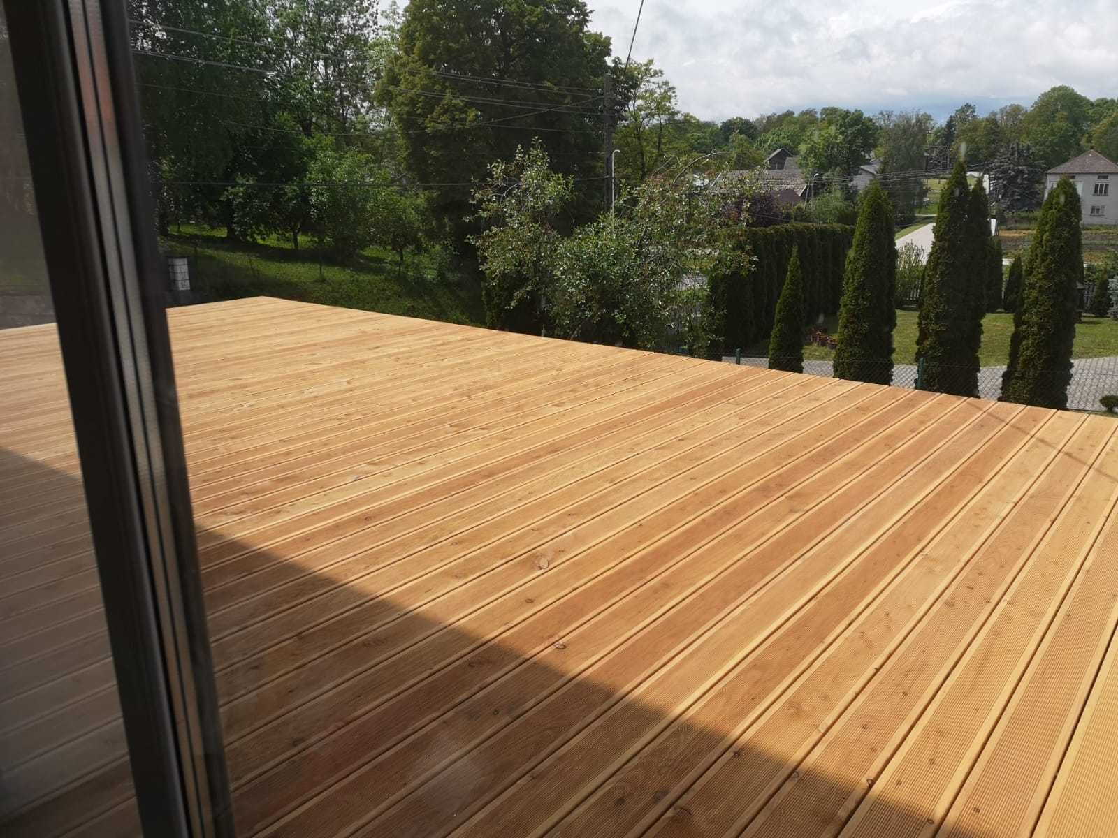 Deski tarasowe modrzew syberyjski 28x150mm ryflowana i gładka