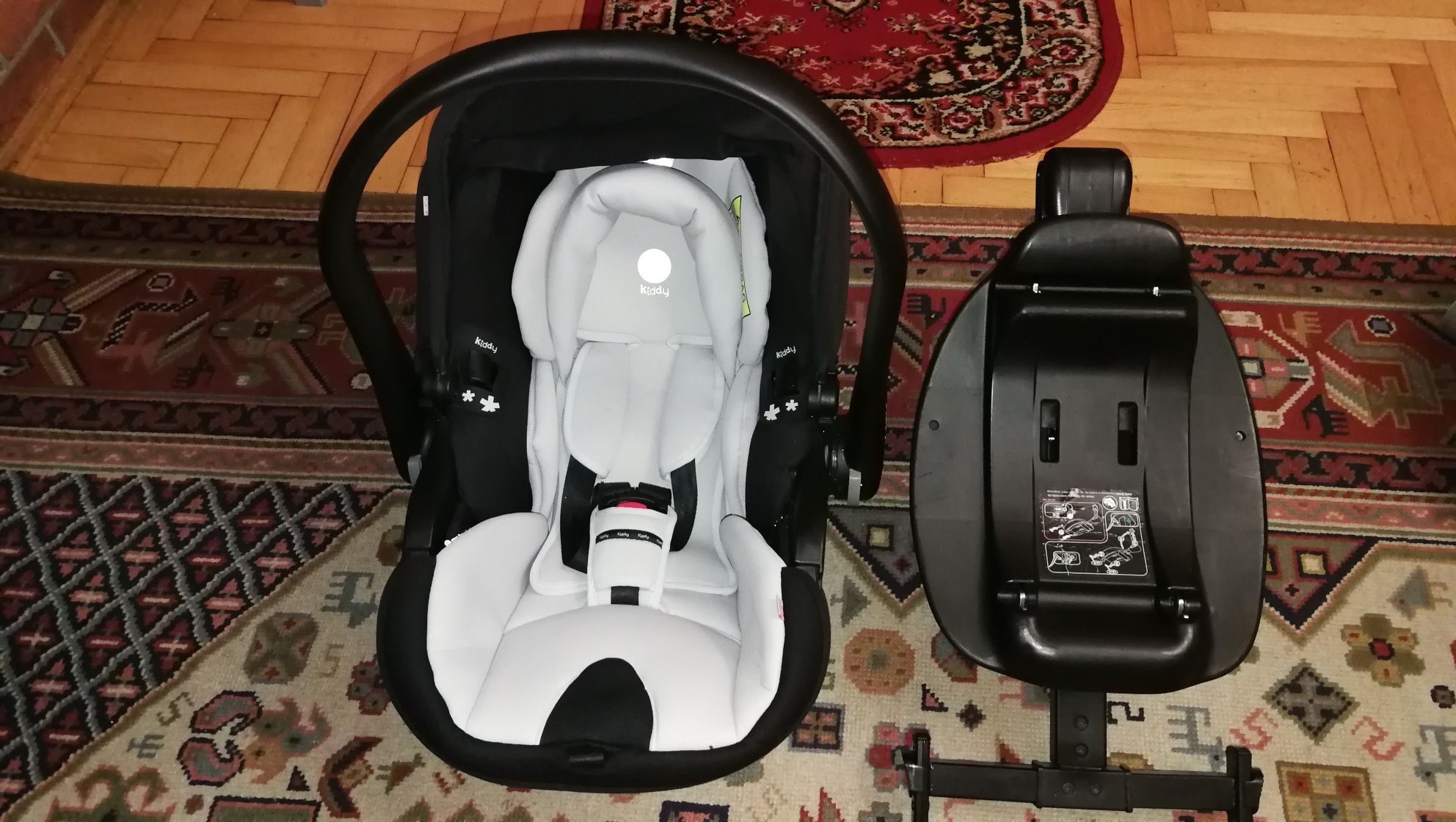 Fotelik Kiddy evoluna i-size mystics black plus baza isofix i adaptery