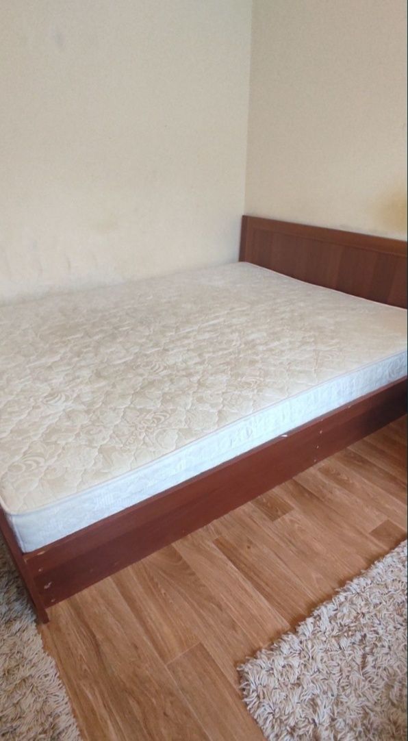 Ліжко дерев'яне продаю