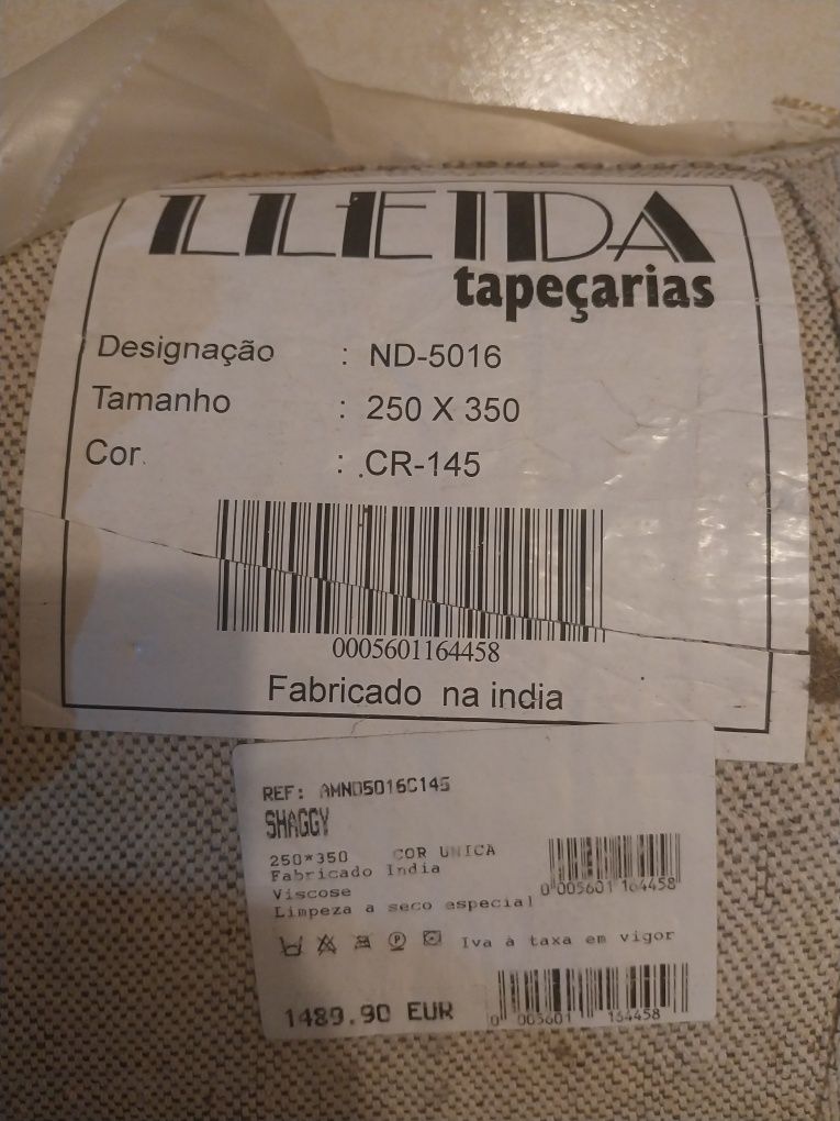 Carpete sem uso vendo para desocupar