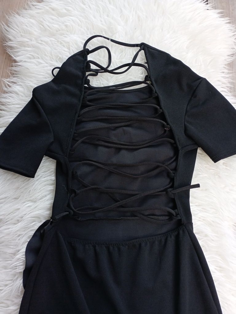 Czarna sukienka MISSGUIDED