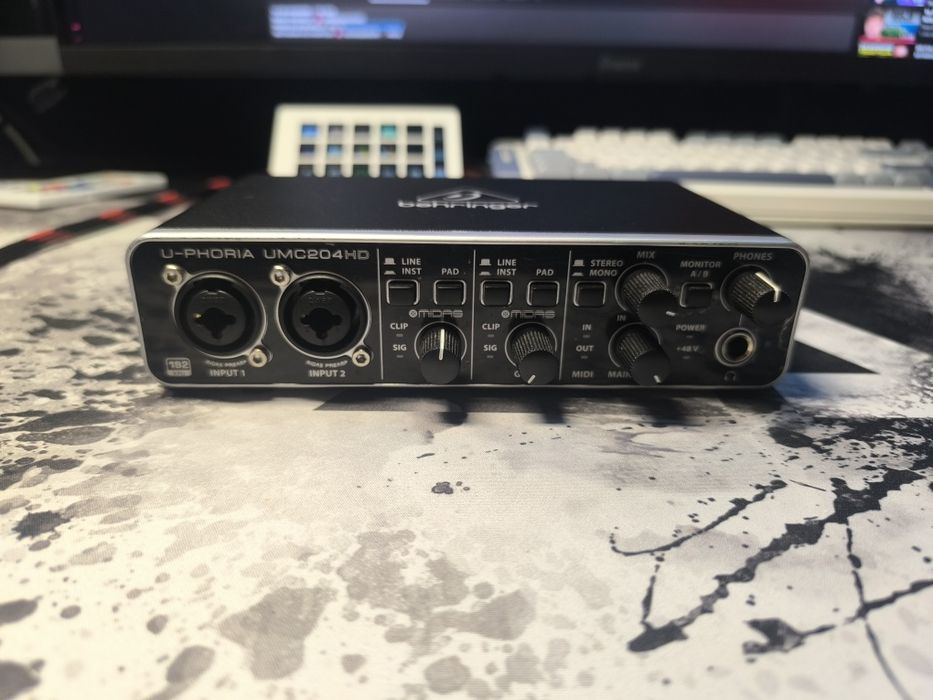 BEHRINGER U-Phoria UMC204HD Mixer audio