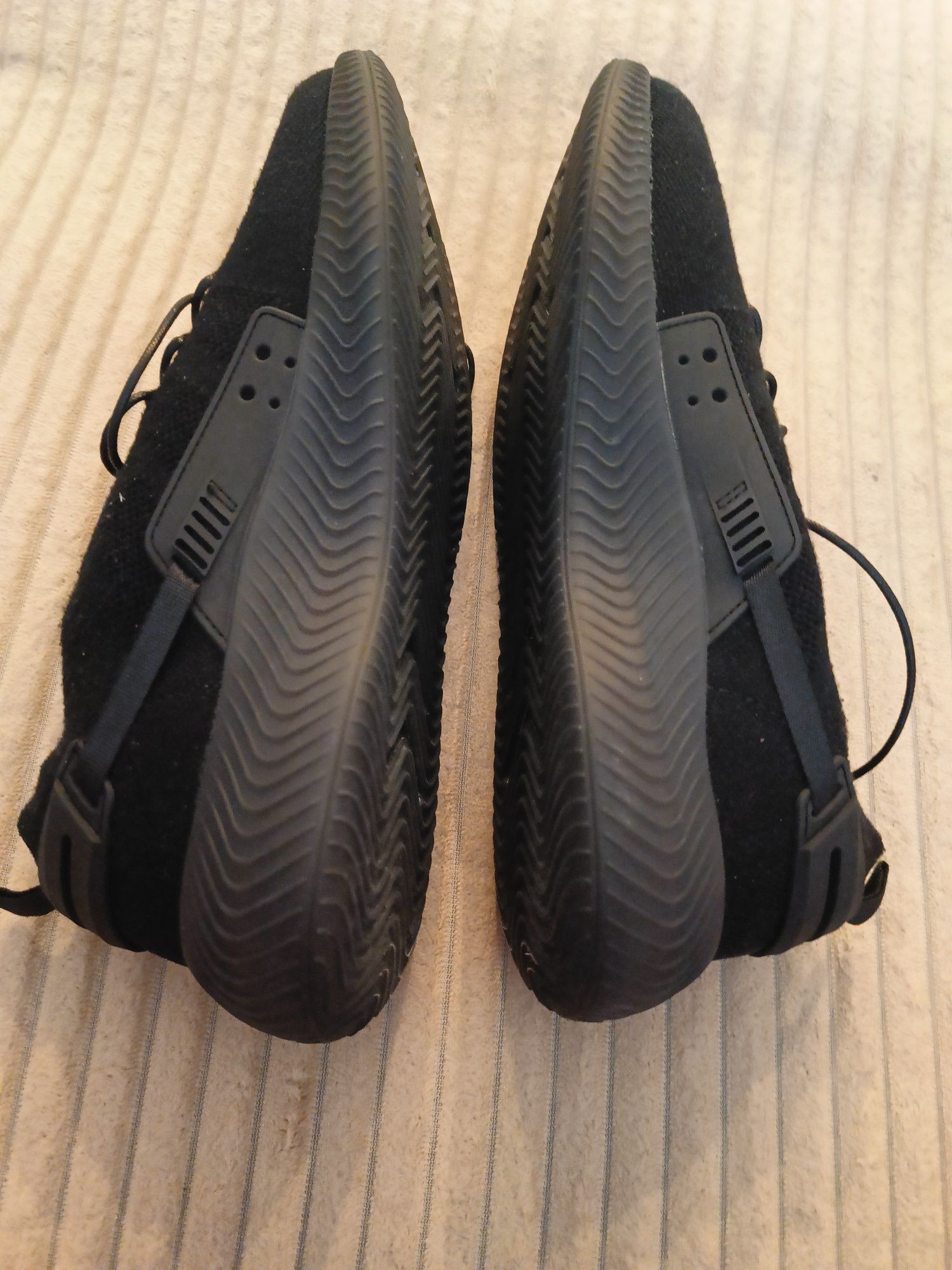 Buty sportowe marki Sprandi 
Buty sportowe
Wylecieliśmy rano. Słońce ś