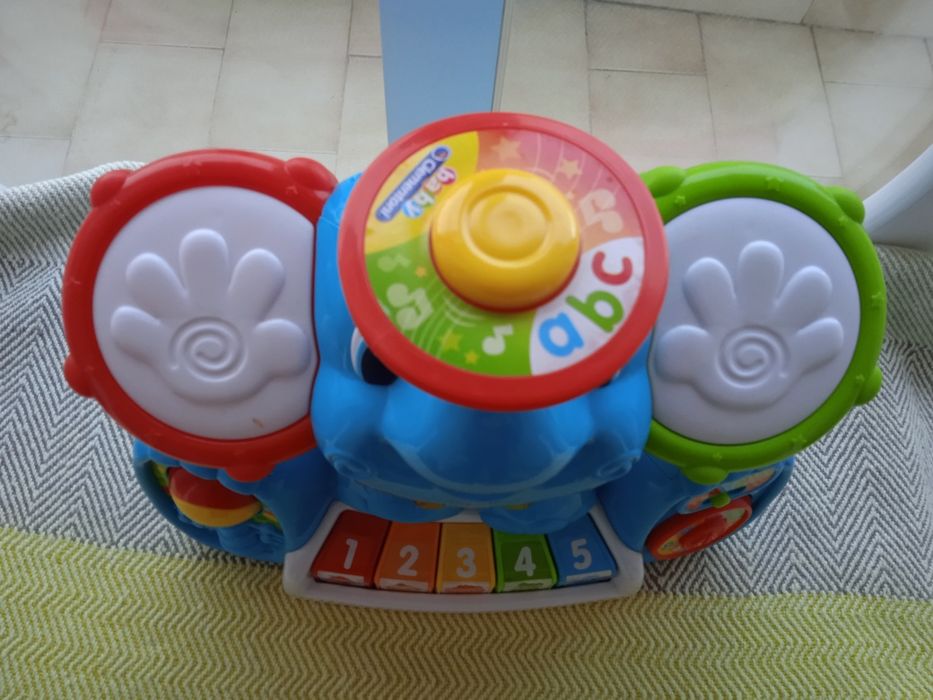Brinquedo baby elefante clementoni