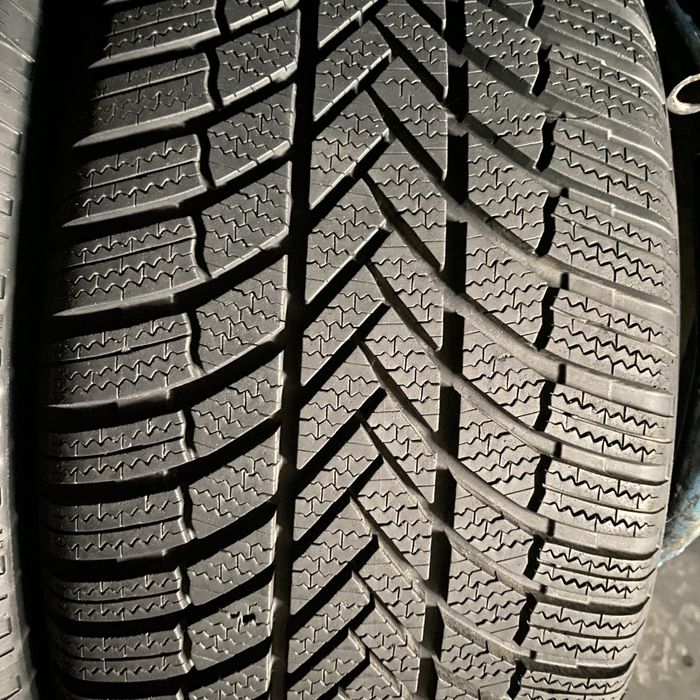 Шини 245/45/18 - 2шт Bridgestone Blizzak LM005 зима