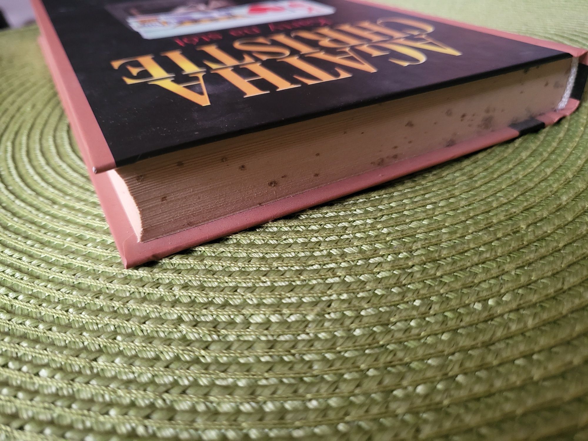 Agatha Christie, Karty na stół. Nowa