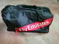 Mala/Saco viagem e boné Emirates