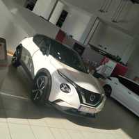 Nissan Juke bialy z czarnym dachem