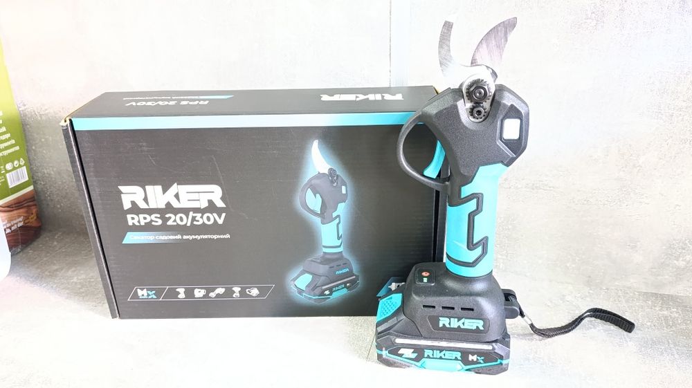 Секатор акумуляторний садовий RIKER RPS 20/30V MX серії з 1 АКБ і 1зп.