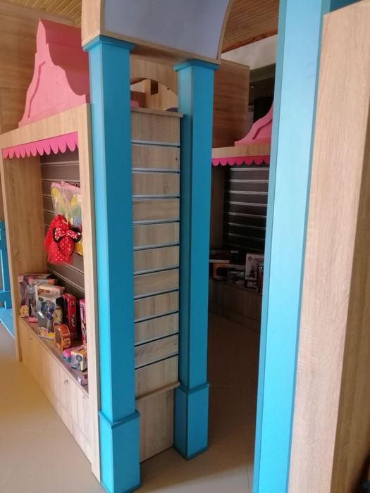 Меблі для магазину