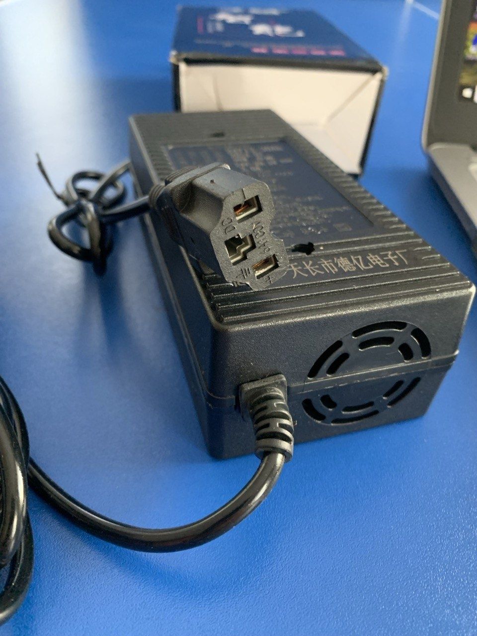 Зарядний прилад 24V 3A.