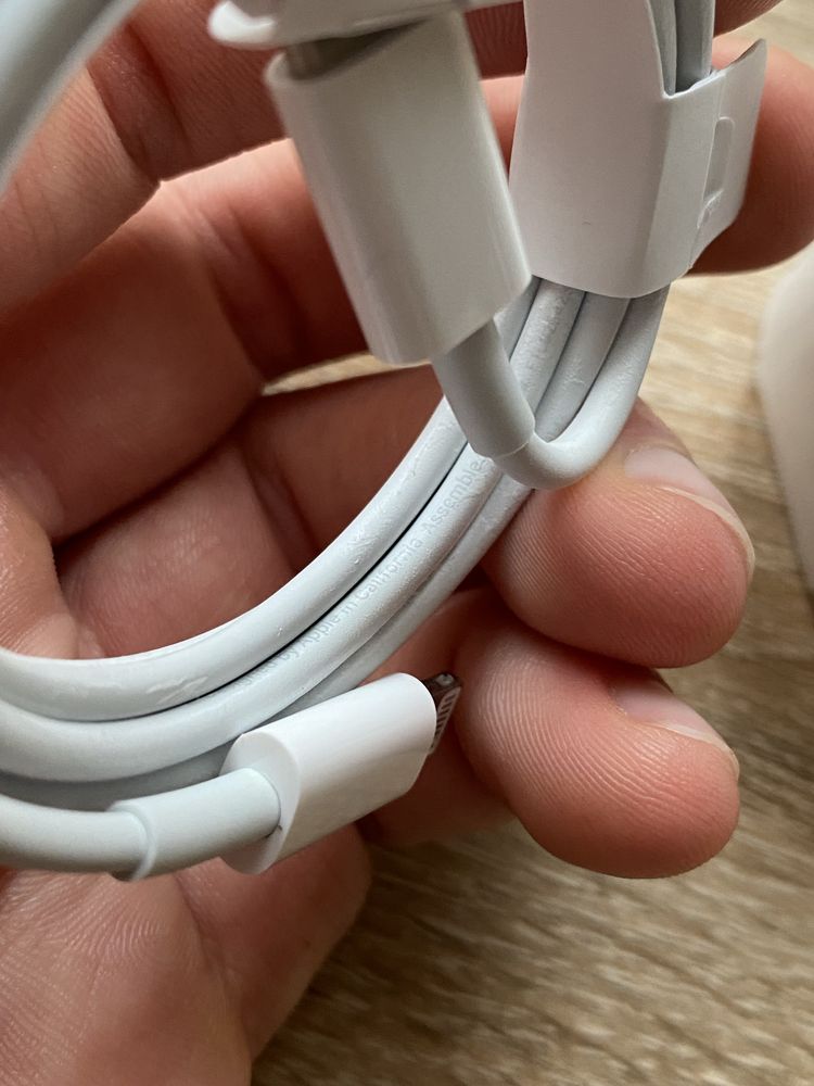 Нові Оригінальні швидкі зарядки apple 20w lightning Usb-c A2347/A2305