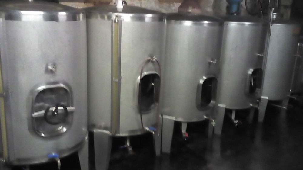 Cubas em inox para vinho 550L e 1000L