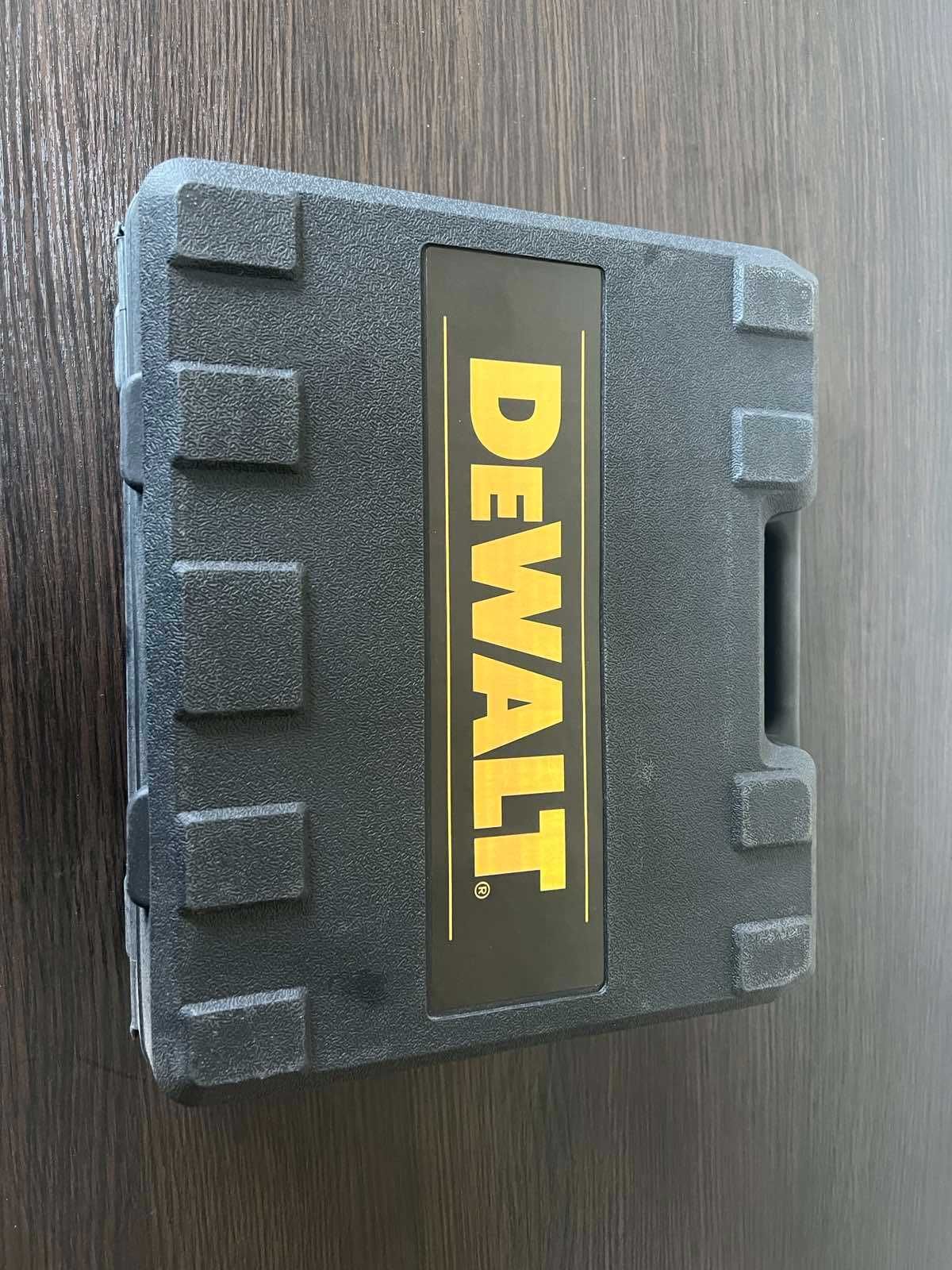 Ударный шуруповерт DeWALT  Деволт