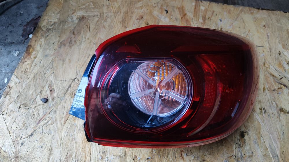 Фонарі мазда 3 2016 хетч.