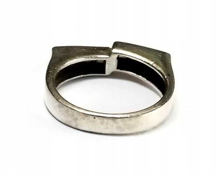 Srebrny pierścionek sygnecik cyrkonie 925/3,400 r:10