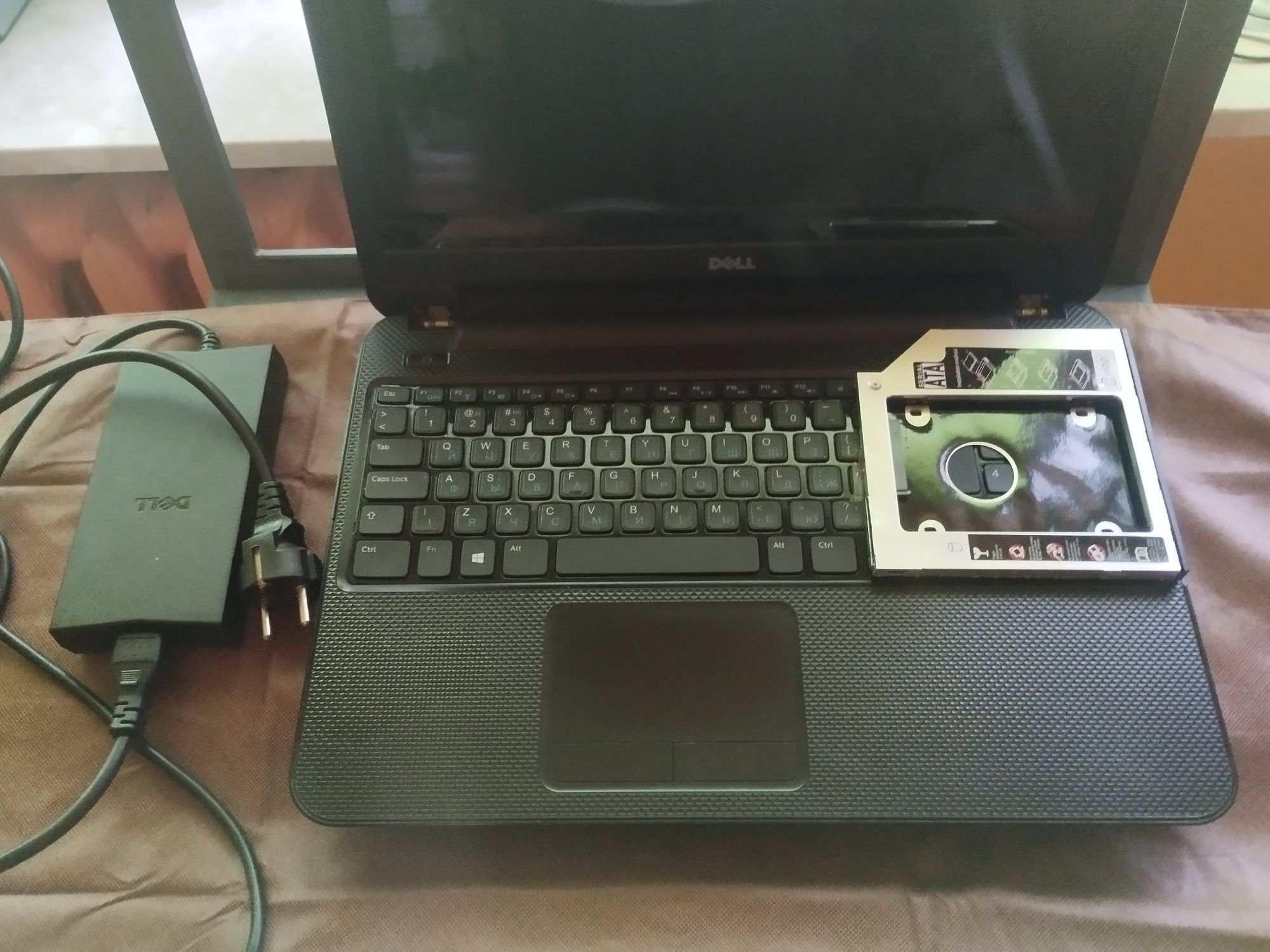 Sprzedam laptopa Dell Inspiron 15