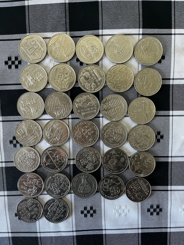 31 moedas de 200 escudos e 1 moeda de 250 escudos entre 1989 e 1999