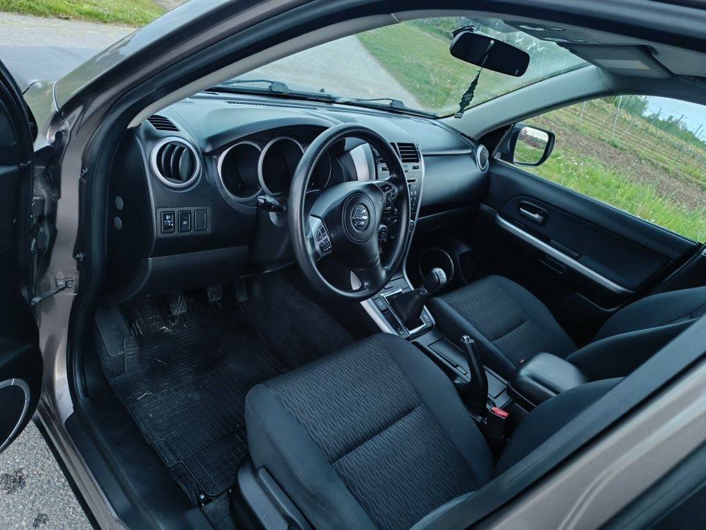 Suzuki grand Vitara Lift 2,4 benz 4x4 klima niski potwierdzony przebie