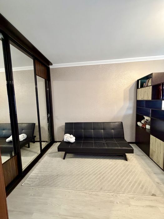 Продаж 1к цегла Озерна Виставка біля озера