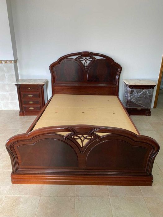 Cama + 2 Mesas Cabeceira Mármore (Mogno Maciço)