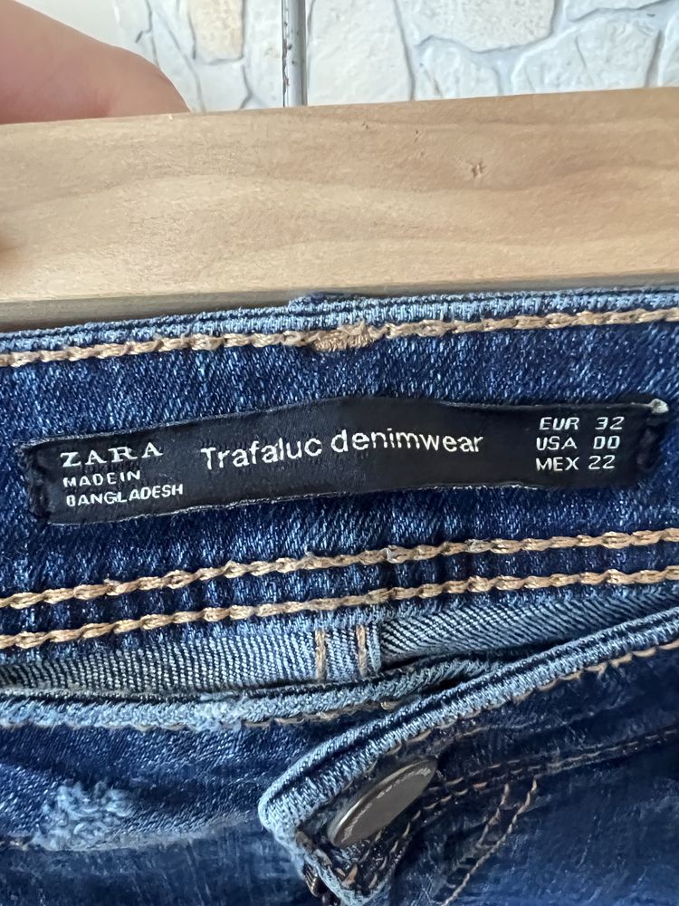 Jeansy niebieskie rurki Zara XXS 32 dżinsy do kostek z dziurami i prze