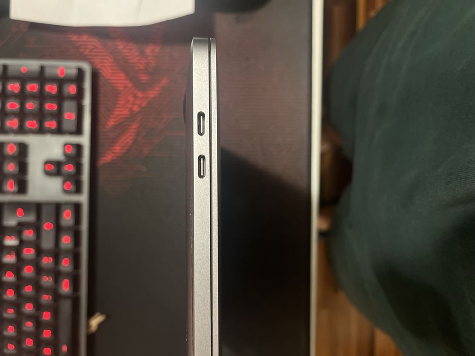 Macbook 2018 13” i5-8259U 520GB