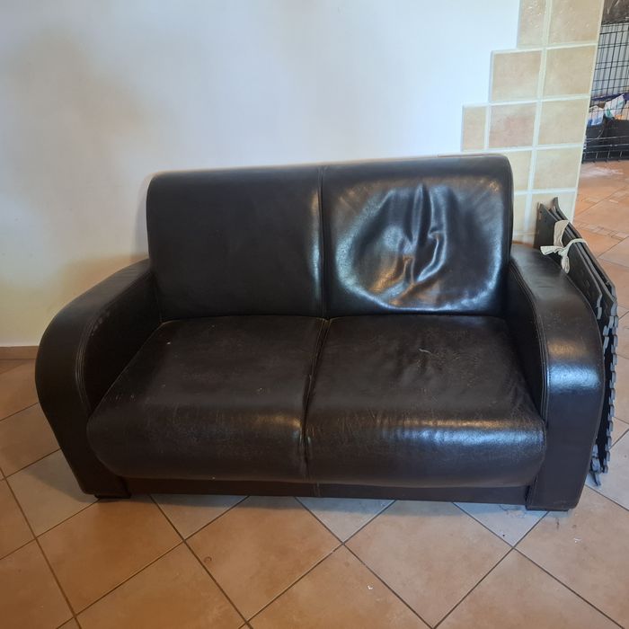 Skórzana sofa 2 osobowa czarna